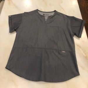 ⚡️FIGS⚡️Small 3 pocket scrub top